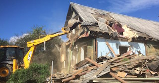 Промышленный демонтаж пристроек к дому в Сатке | Цены от 578 руб. за м2