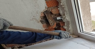Демонтаж оконных откосов по выгодной цене от 525 руб. в Сатке - Сварной-Стк